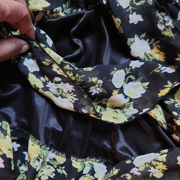 NWD Floral Multi-Layered/Tiered Sleeveless Lined Blouse/Top. Size Medium - Picture 4 of 6